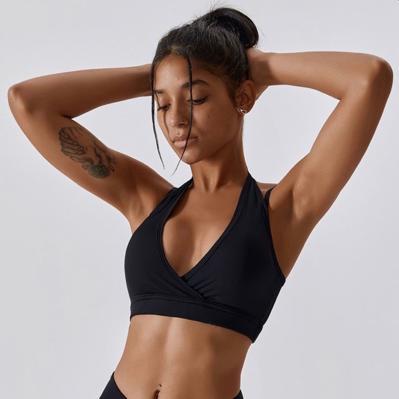 ✨NEW✨ Halter sports bra - Picture 1 of 3